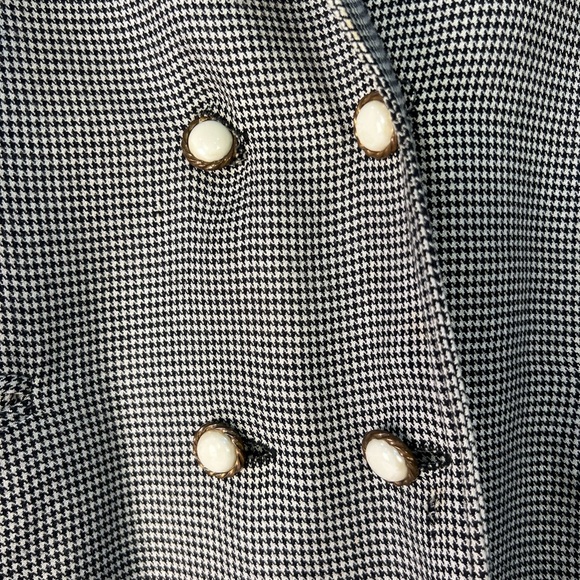 Elegant Black and White Checkered Blaze - Picture 11 of 14